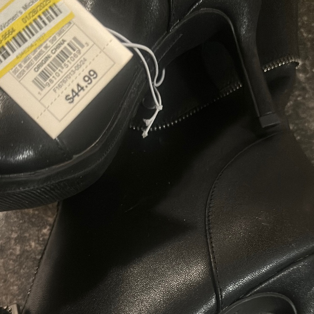 Black Leather Pointed-Toe Heeled Ankle Boots - Picture 3 of 3